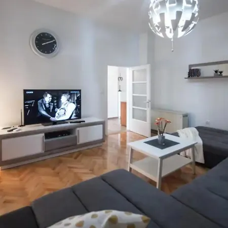 Vila House With Private Swiming Pool Pula