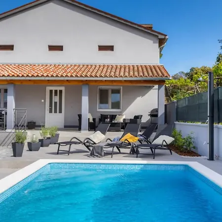 House With Private Swiming Pool Pula