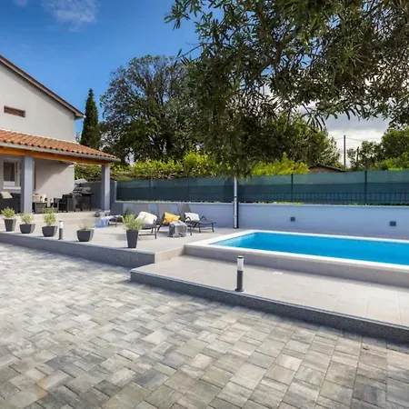 Vila House With Private Swiming Pool *