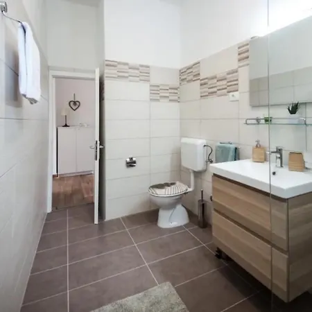 House With Private Swiming Pool